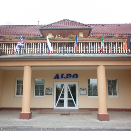 Hotel Aldo Unicov Exterior photo